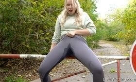 Девушке не привыкать писать в штаны