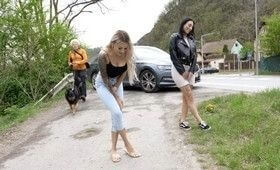 Не выдержала и нассала в штаны